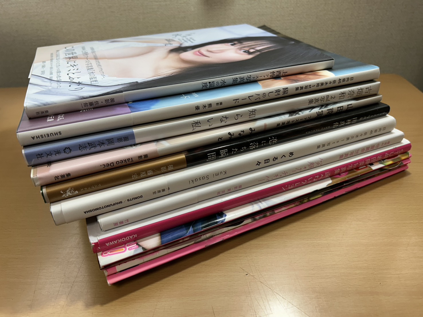 NMB48、乃木坂46、日向坂46等のアイドル写真集ちょこっと買取しました。